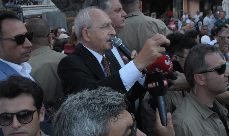 CHP Lideri Kılıçdaroğlu’na pankart şoku