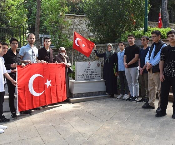 Bursa'da gençlerden şehitlere vefa