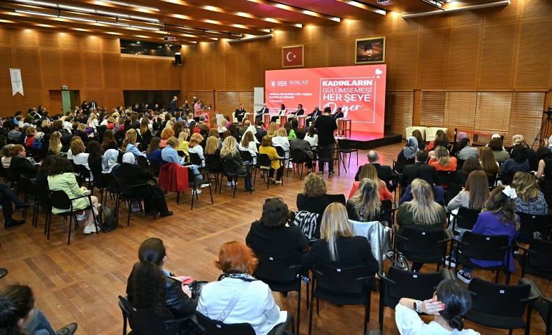 BUİKAD tarafından düzenlenen ‘Geleceğe Yön Veren Kadınlar Zirvesi’ne katılan Bursa Büyükşehir Belediye Başkanı Mustafa Bozbey, “Kadınların, güvenli bir kentte yaşamaları gerekiyor. Gece belirli saatten sonra kadınlar, toplu taşımada durak gözetmeksizin istediği yerde inebilecek. Bunun hazırlıklarını yapıyoruz” dedi.