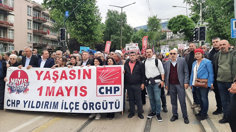 Bursa Yıldırım İlçe örgütü 1 Mayıs kutlamalarına güçlü katılım sağladı