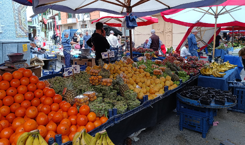 Yaz meyveleri tezgâhları rengârenk süsledi