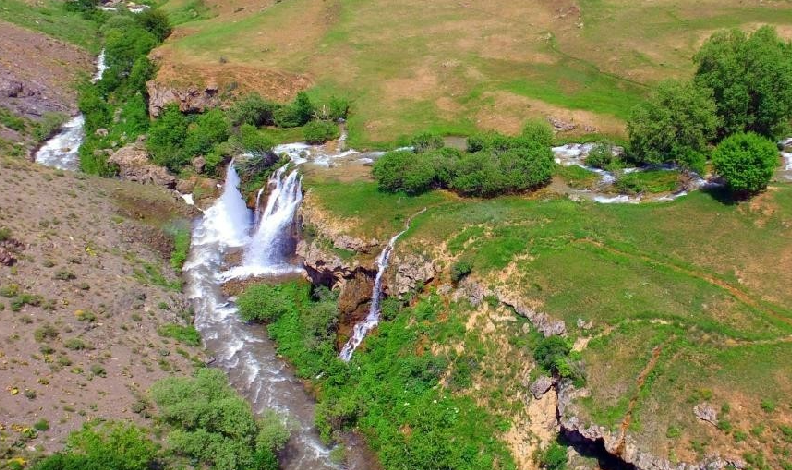 Erzincan’da Konarlı Şelalesi doğal güzelliğiyle ziyaretçilerini bekliyor