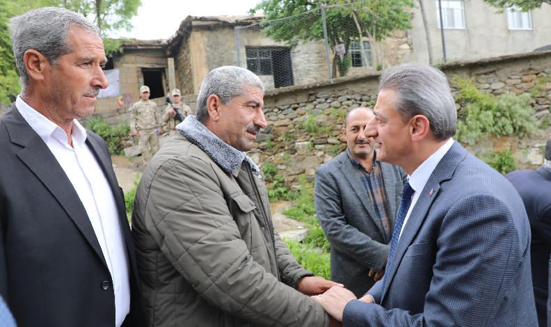 Karaömeroğlu, şehit ailelerini ziyaret etti