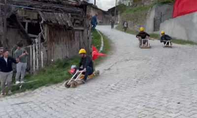 Çocukluk eğlencelerini gelenekselleştirdiler