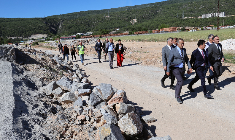 Menteşe yolu bayrama hazır