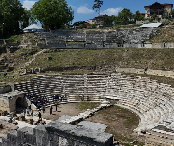 Antik tiyatro kazıları yeniden başladı