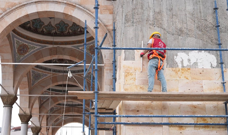 Cedidiye camisinin minareleri şekilleniyor