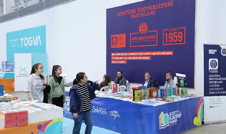 Atatürk Üniversitesi yayınevi, ziyaretçilerini ağırlıyor
