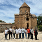 TÜRSAB Doğu Anadolu Bölge Başkanlığı ile turizm ve seyahat acenteleri tarafından düzenlenen info kapsamında Van’a gelen Iraklı turistler, kentin tarihi ve turistik yerlerini gezdi.