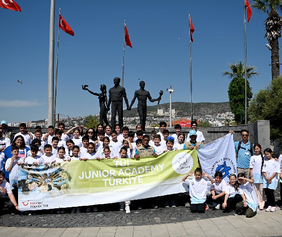 Çevre dostu öğrencilerden kıyı temizliği