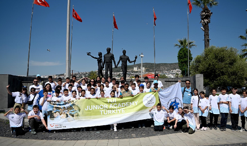 Çevre dostu öğrencilerden kıyı temizliği