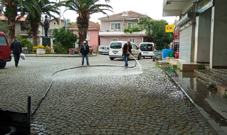 Dilovası'nda cadde ve sokaklar yıkanıyor