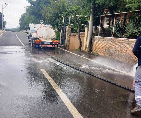 Dilovası'nda cadde ve sokaklar yıkanıyor