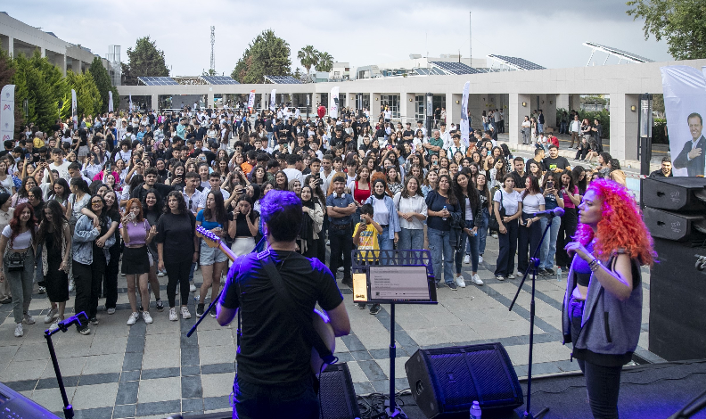 Mersinli gençler sınav stresini konserle attı