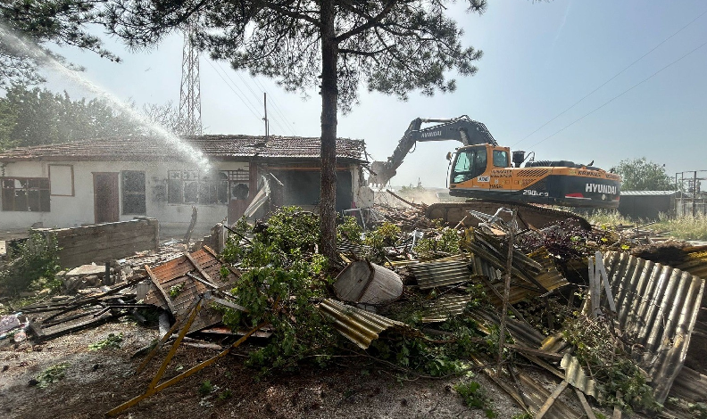 Kırıkkale'de metruk binalar yıkılıyor