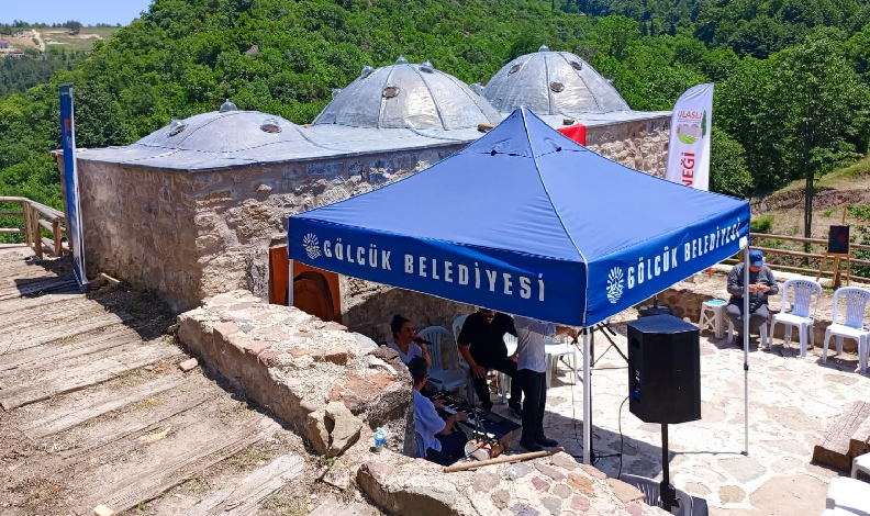 Yeniden ihya edilen tarihi hamam öğrencileri ağırladı