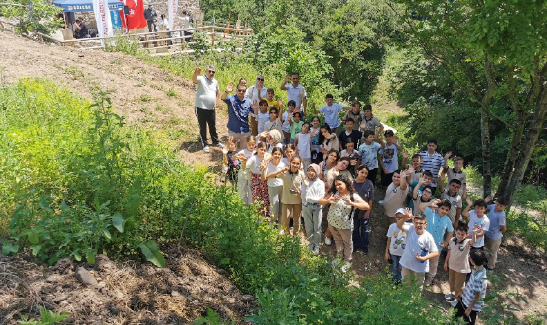 Yeniden ihya edilen tarihi hamam öğrencileri ağırladı