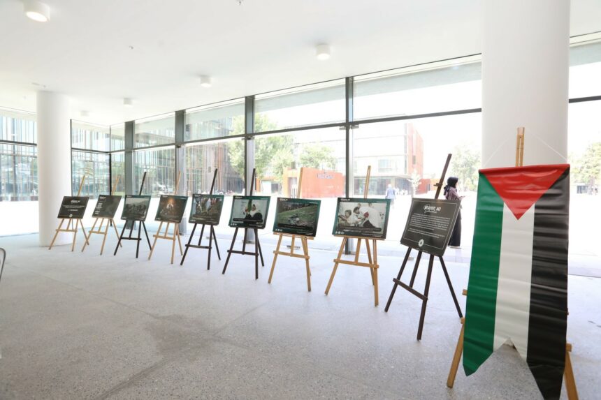 SREBRENİTSA'DA 1995 YILINDA YAŞANAN SOYKIRIMIN 29. YIL DÖNÜMÜNDE; İNEGÖL BELEDİYESİ, ULUSLARARASI ALİYA DÜŞÜNCE DERNEĞİ VE İNEGÖL BOSNA HERSEK DERNEĞİ İŞ BİRLİĞİNDE ANMA PROGRAMI DÜZENLENDİ. 8 BİN 372 ŞEHİDİN DUALARLA ANILDIĞI PROGRAMDA, SREBRENİTSA SOYKIRIMINI ANLATAN "DİNMEYEN ACI: SREBRENİTSA" İSİMLİ FOTOĞRAF SERGİSİ DE GERÇEKLEŞTİRİLDİ. (İHA/BURSA-İHA)
Srebrenitsa'da 1995 yılında yaşanan soykırımın 29. yıl dönümünde; İnegöl Belediyesi, Uluslararası Aliya Düşünce Derneği ve İnegöl Bosna Hersek Derneği iş birliğinde anma programı düzenlendi. 8 bin 372 şehidin dualarla anıldığı programda, Srebrenitsa soykırımını anlatan "Dinmeyen Acı: Srebrenitsa" isimli fotoğraf sergisi de gerçekleştirildi.