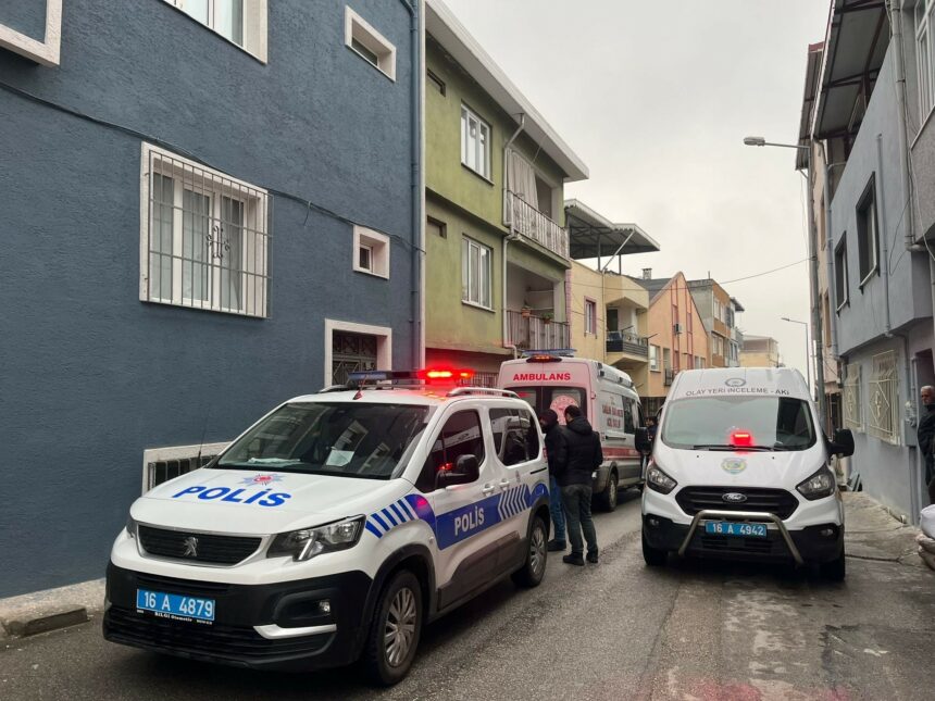 BURSA'DA KARISININ BAŞINA MERDANE İLE VURUP İPLE BOĞARAK ÖLDÜREN TURGAY KINDAÇ (45) HAKKINDA AĞIRLAŞTIRILMIŞ MÜEBBET HAPİS İSTEMİYLE DAVA AÇILDI. (SÜLEYMAN AYDIN/BURSA-İHA)<br />
Bursa'da karısının başına merdane ile vurup iple boğarak öldüren Turgay Kındaç (45) hakkında ağırlaştırılmış müebbet hapis talebiyle dava açıldı.