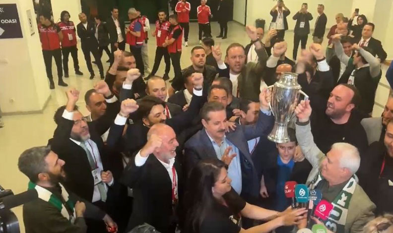 Faruk Çelik'in ve Mustafa Bozbey'in kupası